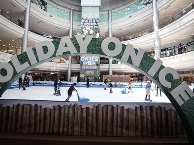 Serunya Habiskan Weekend Bermain Ice Skating