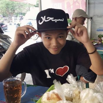 Tegar Septian Saat Kulineran di Singapura hingga Cicip Mi Pedas