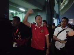 Tonton Timnas, Iwan Bule Diteriaki Suporter Shin Tae-yong Stay!