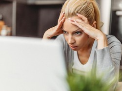 Kegalauan Istri Temukan Foto Seksi Mantan di Laptop Suami, Harus Gimana?