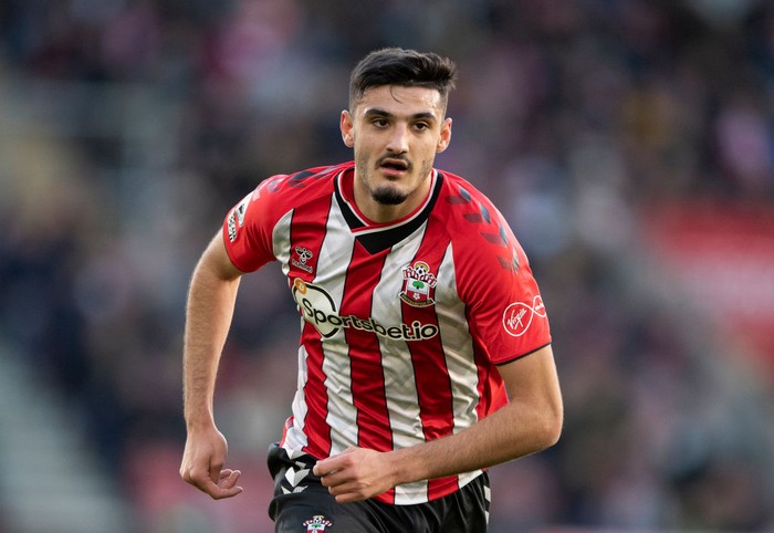 SOUTHAMPTON, ENGLAND - JANUARY 22: Armando Broja of Southampton scores a goal which is later disallowed due to offside during the Premier League match between Southampton and Manchester City at St Marys Stadium on January 22, 2022 in Southampton, England. (Photo by Mike Hewitt/Getty Images)