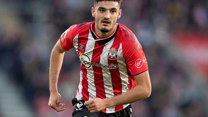 Armando Broja SOUTHAMPTON, ENGLAND - JANUARY 22: Armando Broja of Southampton scores a goal which is later disallowed due to offside during the Premier League match between Southampton and Manchester City at St Mary's Stadium on January 22, 2022 in Southampton, England. (Photo by Mike Hewitt/Getty Images)