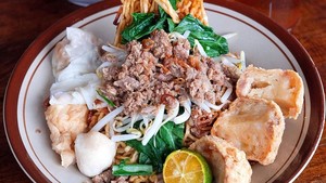 20 Bakmi Bangka Gurih Hangat Bisa Cicip Di Sini