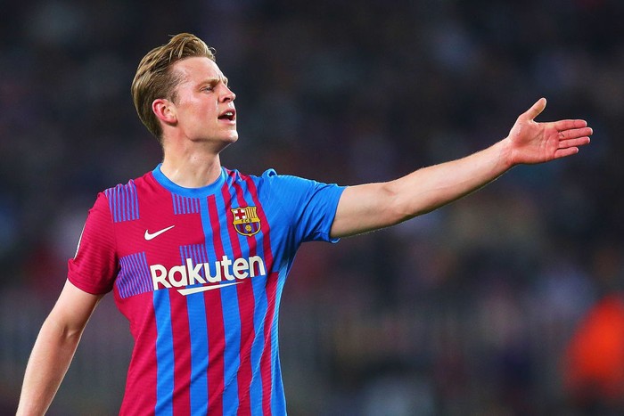 BARCELONA, SPAIN - APRIL 18: Frenkie De Jong of FC Barcelona gestures during the LaLiga Santander match between FC Barcelona and Cadiz CF at Camp Nou on April 18, 2022 in Barcelona, Spain. (Photo by Eric Alonso/Getty Images)