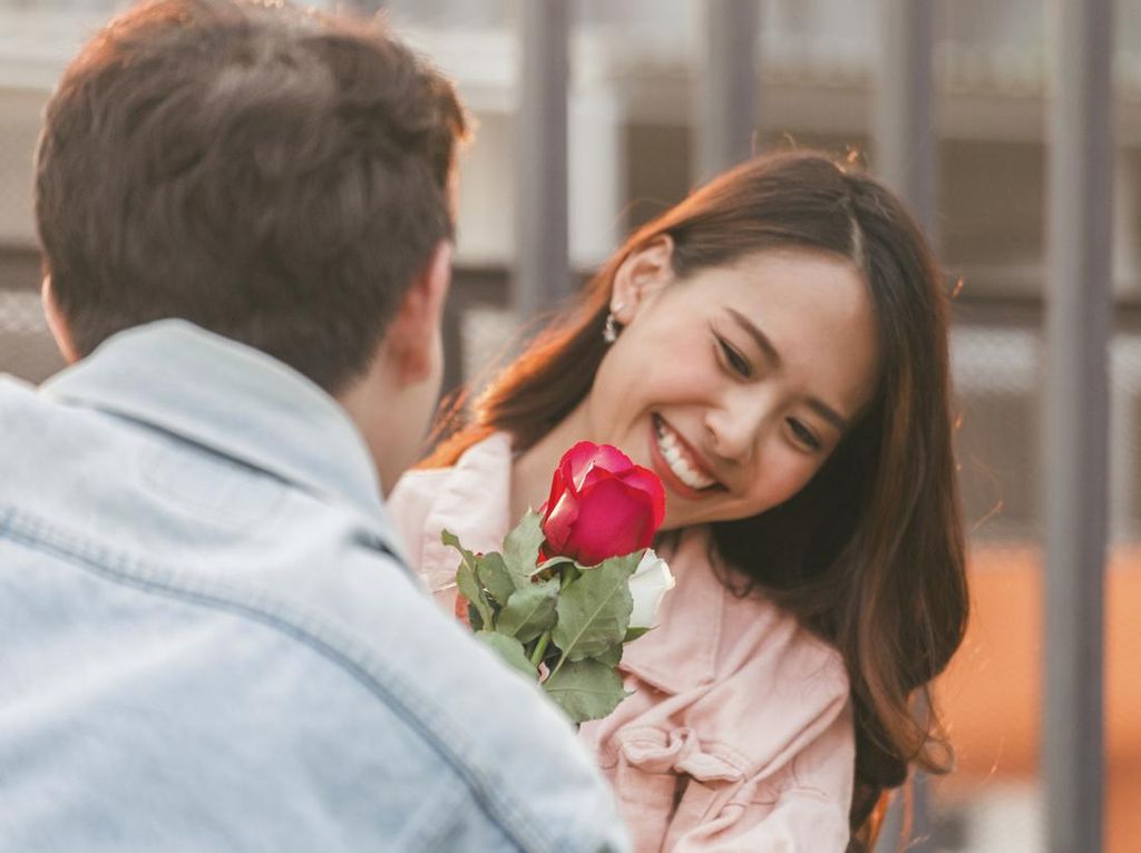 Kata Psikolog soal Usia Muda Rentan Terjerat Love Bombing Kata Psikolog soal Usia Muda Rentan Terjerat Love Bombing