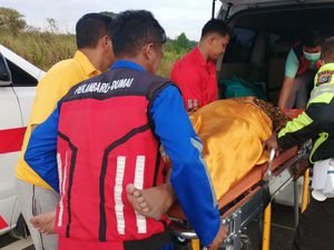 Pemobil di Tol Pekanbaru-Dumai Lemas Akibat Keracunan AC Pemobil di Tol Pekanbaru-Dumai Lemas Akibat Keracunan AC