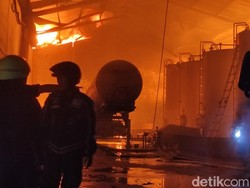 Gudang Cat di Lingkar Timur Sidoarjo Terbakar