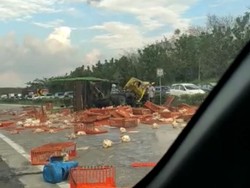 Lagi! Kecelakaan Maut di Cipali Gegara Truk Nyebrang ke Jalur Berlawanan