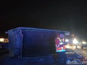 Fakta-fakta Insiden Maut Truk Ayam Vs Bus di Tol Cipali