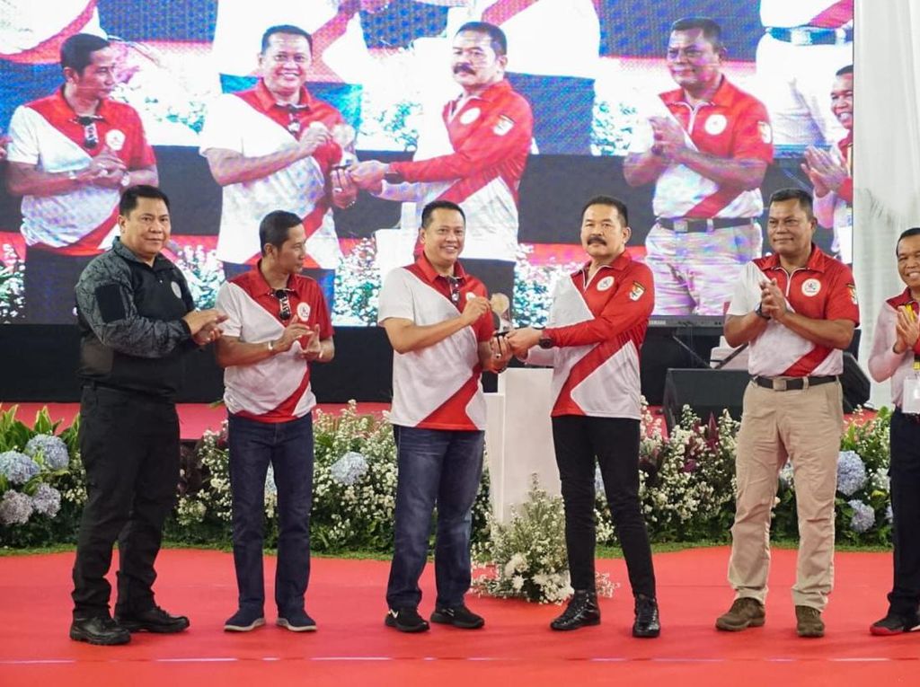 Lawan Kepala BNN-Wajagung, Bamsoet Jadi Juara Menembak Jaksa Agung Cup Lawan Kepala BNN-Wajagung, Bamsoet Jadi Juara Menembak Jaksa Agung Cup
