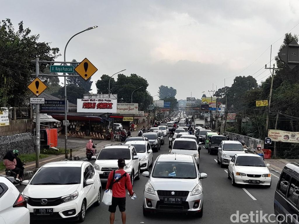 Kisah Wisatawan Terjebak Macet Berjam-jam di Lembang dan Puncak