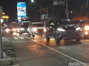 Lalin Kawasan Puncak Macet, One Way Arah Jakarta Masih Diterapkan