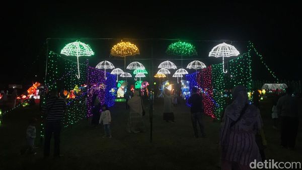 Menyaksikan Gemerlap Cahaya dan Air Mancur Menari di Sukabumi, Seru Banget