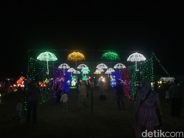 Menyaksikan Gemerlap Cahaya dan Air Mancur Menari di Sukabumi, Seru Banget
