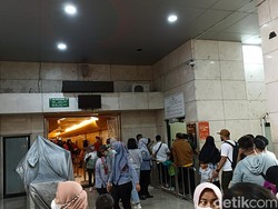 Monas Ramai Siang Ini, Pengunjung Bisa Masuk ke Tugu