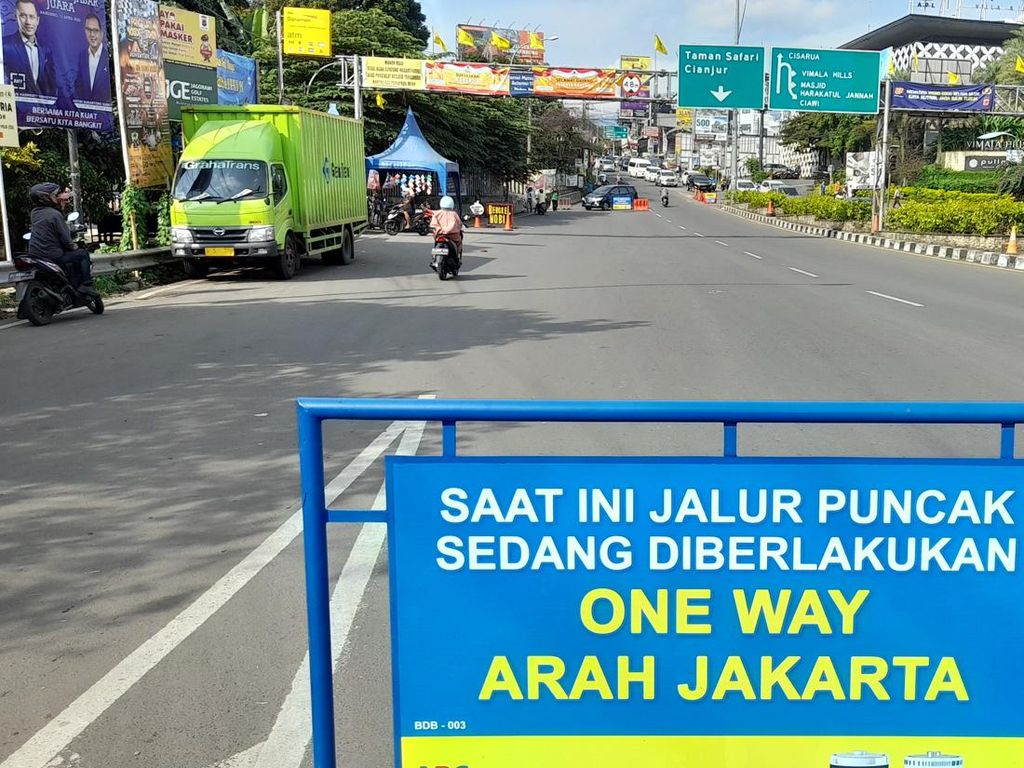 Kabar dari Puncak: One Way Arah Jakarta Diberlakukan, Kendaraan ke Puncak Bogor Disetop Kabar dari Puncak: One Way Arah Jakarta Diberlakukan, Kendaraan ke Puncak Bogor Disetop