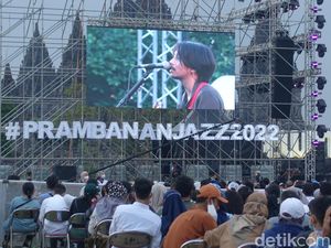 Menangisi Senja di Prambanan Jazz Bersama Fiersa Besari Menangisi Senja di Prambanan Jazz Bersama Fiersa Besari