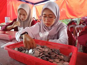 Ratusan Pelajar SD Ponorogo Buka Celengan Koin Massal, Ini Hasilnya