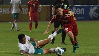 Vietnam juga mengeluhkan kondisi lapangan Stadion Patriot Candrabhaga, Bekasi, yang menjadi venue Piala AFF U-19 2022. lapangan Stadion Patriot tidak dalam kondisi terbaik, beberapa titik nampak kosong tanpa rumput. PSSI berjanji akan mengevaluasi. ANTARA FOTO/Fakhri Hermansyah