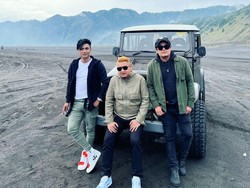 Charlie Van Houten Ajak Pepep Ngeband Bareng Lagi, Boyong Gisel ke Bromo
