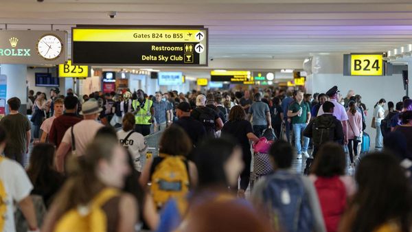 Suasana Bandara di AS Saat Musim Liburan, Padat Banget