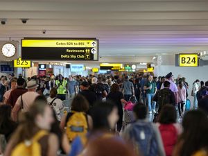 Suasana Bandara di AS Saat Musim Liburan, Padat Banget Suasana Bandara di AS Saat Musim Liburan, Padat Banget