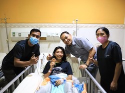 Walkot Eri Sambangi Atlet Tarung Bebas yang Cedera di Porprov Jatim