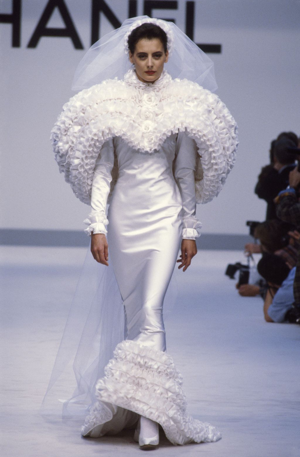 PARIS, FRANCE - JULY 27: Model Inès de La Fressange walks the runway during the Chanel show  Haute Couture Fall/Winter 1987/1988 in Paris, France, on July 27, 1987. (Photo by Daniel SIMON/Gamma-Rapho via Getty Images)