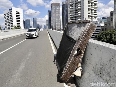 Kok Bisa, Ada Kasur Nyandar di JLNT Casablanca
