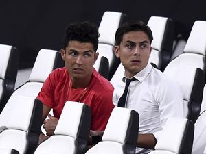 Napoli Dekati Dybala dan Ronaldo?