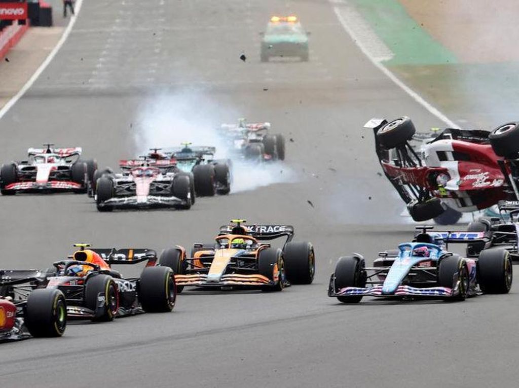 Detik-detik Kecelakaan di F1 GP Inggris, Bikin Ngeri! Detik-detik Kecelakaan di F1 GP Inggris, Bikin Ngeri!