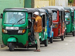 Sri Lanka Padam Ketika Stok Bahan Bakar Menipis