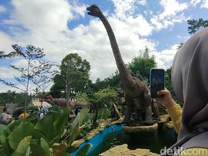 Wahana Paling Primadona di Garut Dinoland, Ada 13 Macam Dinosaurus! Wahana Paling Primadona di Garut Dinoland, Ada 13 Macam Dinosaurus!