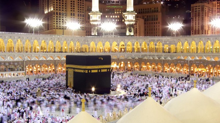 Haji furoda yakni pemberangkatan haji khusus yang mekanismenya sedikit berlawanan dengan haji reguler. Jenis haji ini tergolong haji non kuota.