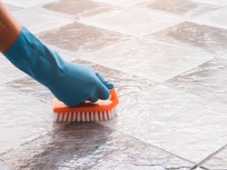 Kerak Kamar Mandi Bisa Bersih dengan Baking Soda, Begini Cara Pakainya