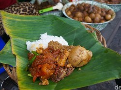 Ini Sebabnya Makanan Dibungkus Daun Pisang Tak Cepat Basi