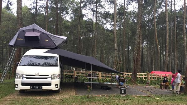 Kemping Ala Sultan, Naik Campervan di Lembang Bandung