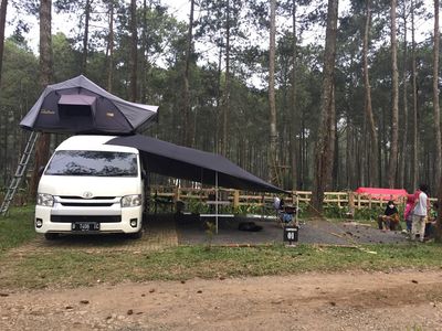 Kemping Ala Sultan, Naik Campervan di Lembang Bandung
