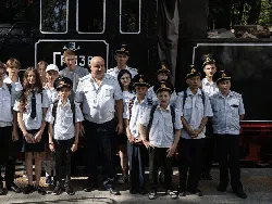 Ketika Anak-anak Ukraina Jadi Kondektur Lokomotif Uap