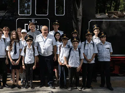 Ketika Anak-anak Ukraina Jadi Kondektur Lokomotif Uap