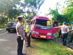 Kronologi Laka Tunggal Mobil Travel di Jembrana, Terseret 15 Meter