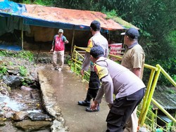 Kesaksian Pengunjung Saat Batu di Air Terjun Tirtosari Tewaskan 1 Wisatawan