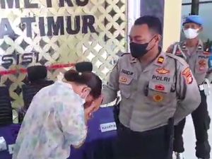 Akhir Damai Kasus Mahasiswi Gigit Polisi Usai Korban Cabut Laporan Akhir Damai Kasus Mahasiswi Gigit Polisi Usai Korban Cabut Laporan