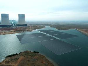 Megahnya Ladang Panel Surya Terapung Punya China