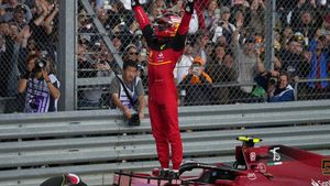 Momen Carlos Sainz Sabet Podium Pertama di F1 GP Inggris