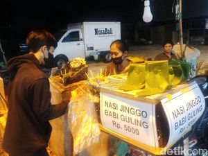 Murah Meriah! Di Denpasar Ada Nasi Jinggo Babi Guling Rp 5 Ribu Murah Meriah! Di Denpasar Ada Nasi Jinggo Babi Guling Rp 5 Ribu