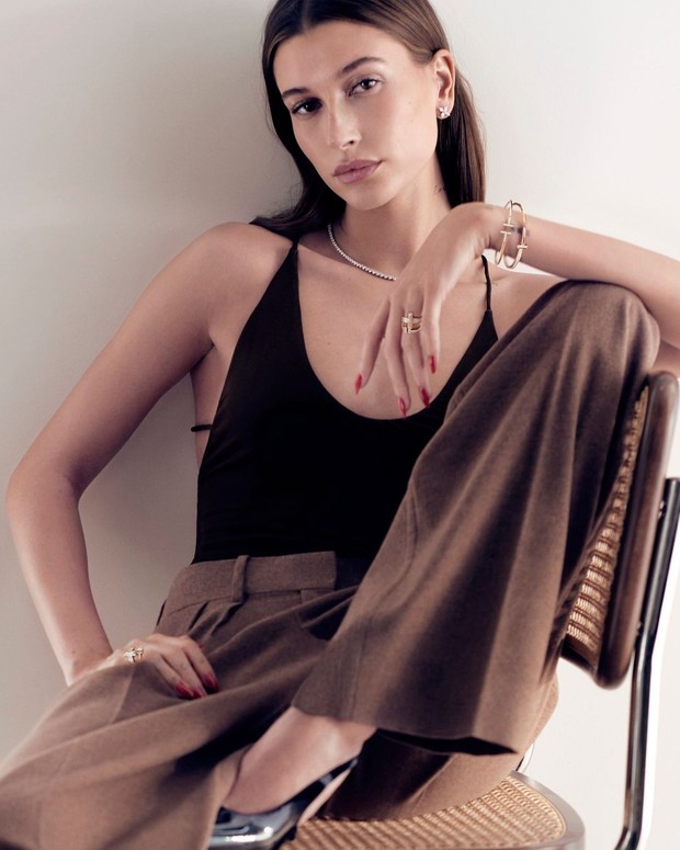 Gaya elegant Hailey Bieber