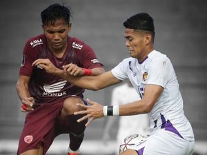 Gelandang PSM Bryan Cesar Lelang Jersey untuk Pengobatan Sahabat yang Sakit