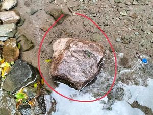 Sebesar Ini Batu Maut yang Menewaskan Seorang Wisatawan Air Terjun di Magetan Sebesar Ini Batu Maut yang Menewaskan Seorang Wisatawan Air Terjun di Magetan