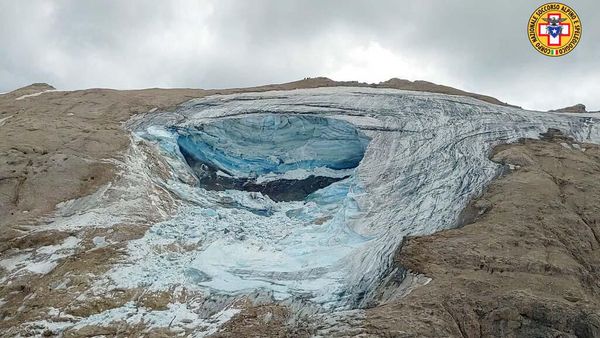 Penampakan Gletser Runtuh di Pegunungan Alpen Italia